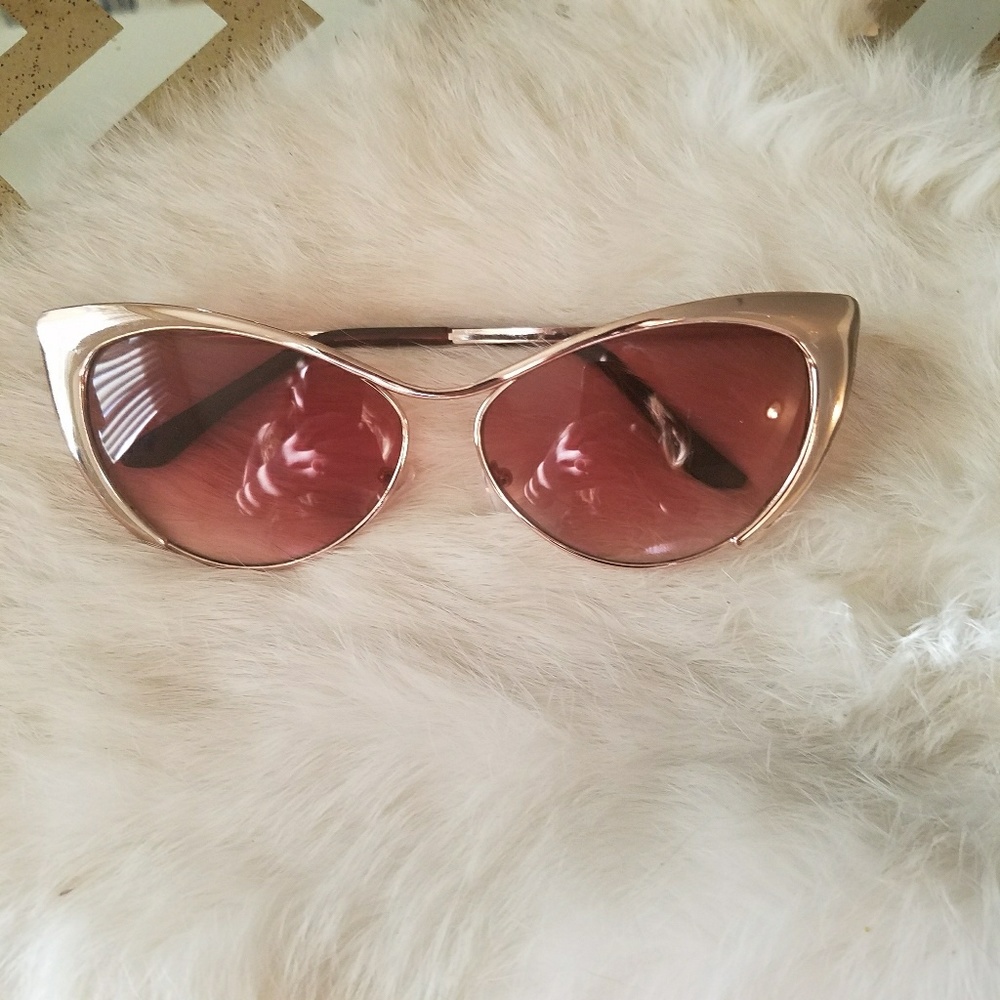 GOLD RETRO CAT EYE SUNGLASSES